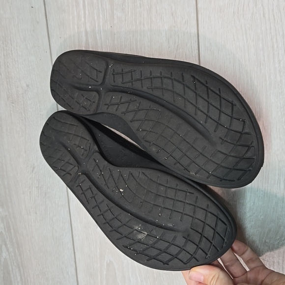 Oofos Women Thong Sandals Slide shoes 7 - Picture 10 of 12